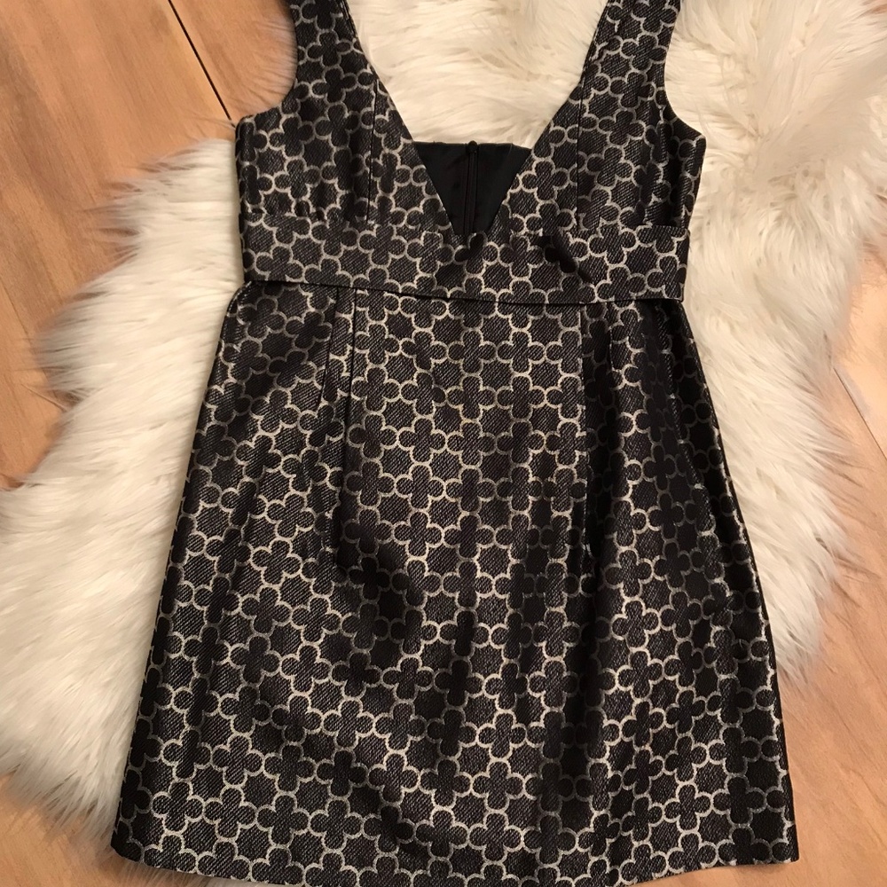 Gorgeous Privee Navy & Silver 100% Silk Tank Top